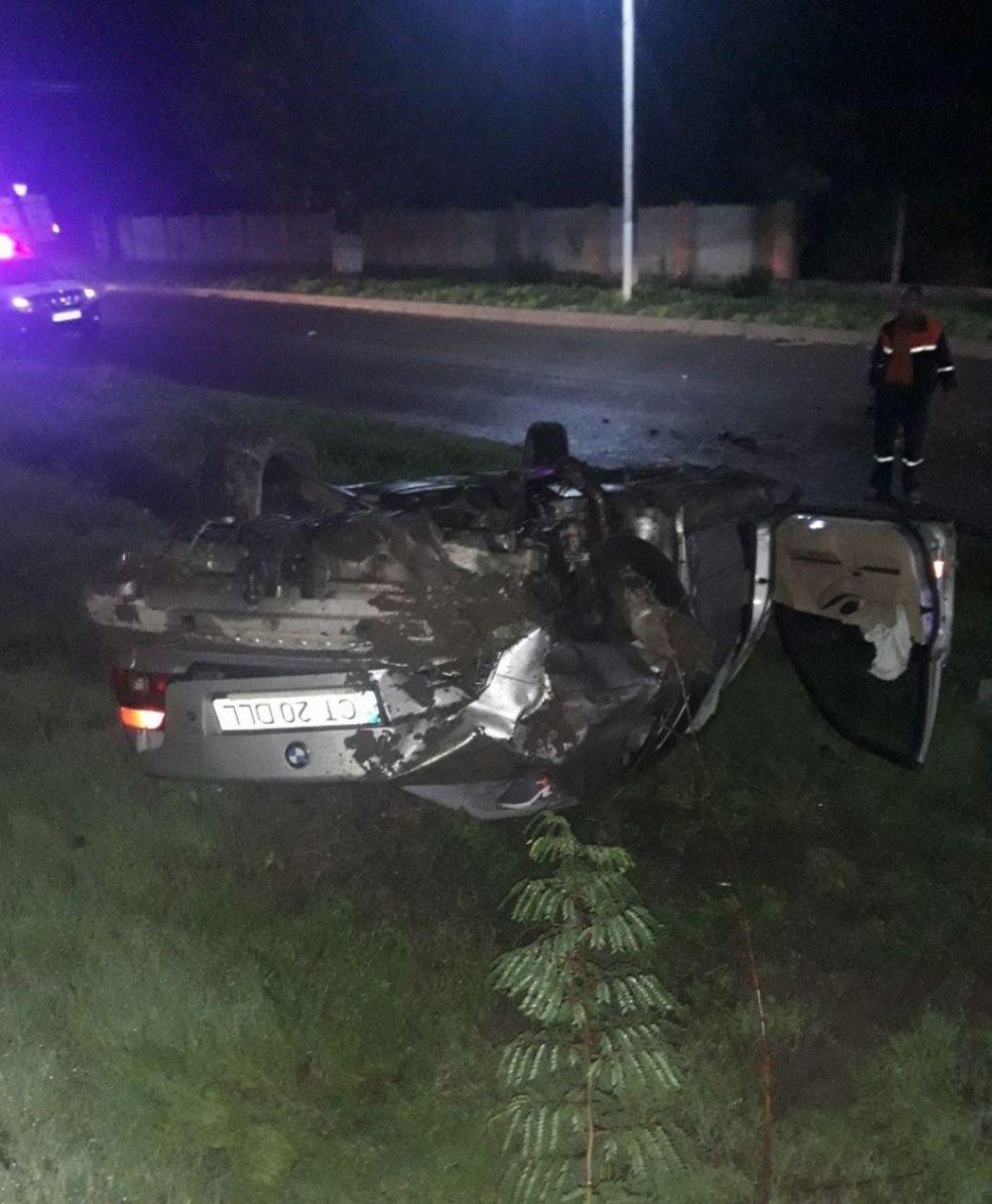 Accident GRAV la Anenii Noi: Un vitezoman băut a răsturnat un BMW plin cu tineri